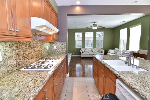 Detail Gallery Image 5 of 36 For 10 Coriander, Irvine,  CA 92603 - 4 Beds | 3 Baths