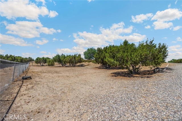 8277 Macron Street, Oak Hills CA: https://media.crmls.org/medias/c469475f-5462-486a-86bf-b89092251bf9.jpg