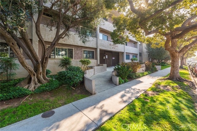 8710 Belford Avenue, Los Angeles CA: https://media.crmls.org/medias/c469a40c-ce2a-4a7f-ad3b-6fc04d912400.jpg