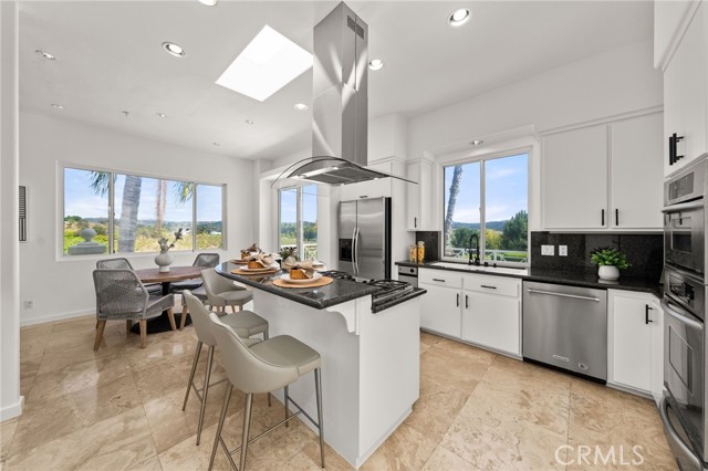 Detail Gallery Image 14 of 43 For 4462 Fallsbrae Rd, Fallbrook,  CA 92028 - 4 Beds | 3/1 Baths
