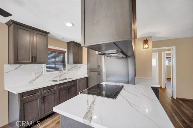 Detail Gallery Image 2 of 22 For 2214 E 2nd St #6,  Long Beach,  CA 90803 - 2 Beds | 1/1 Baths