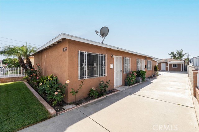 Detail Gallery Image 2 of 36 For 6133 Orchard Ave, Huntington Park,  CA 90255 - 4 Beds | 3 Baths