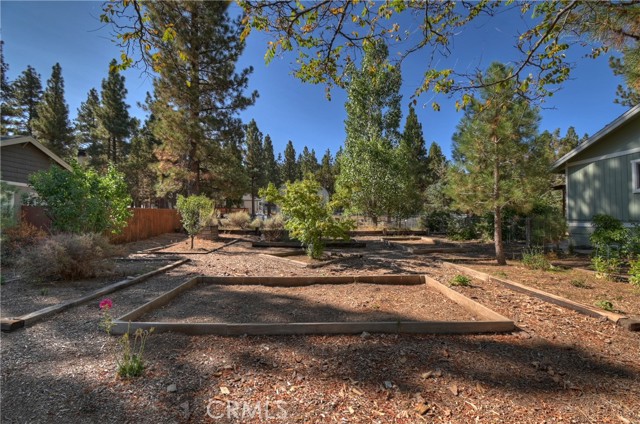 2208 Manzanita Lane, Big Bear City CA: https://media.crmls.org/medias/c46c0739-330f-4932-a956-138966b83dc5.jpg