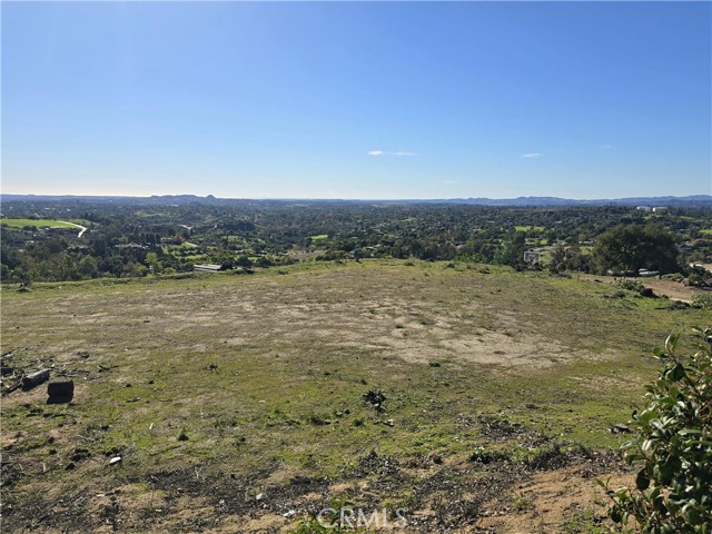 1387 Las Vistas Road, Fallbrook CA: https://media.crmls.org/medias/c46c83d0-dca5-40cb-bc85-ca66ab9d74d7.jpg