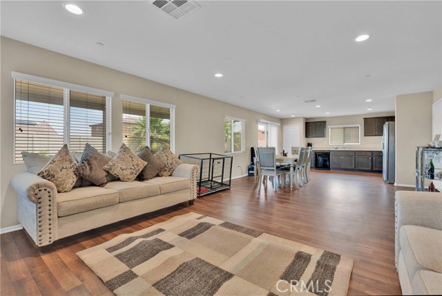10562 Chevron Court, Adelanto CA: https://media.crmls.org/medias/c46d3ed7-db25-4975-96c8-a2e4db8ceb89.jpg