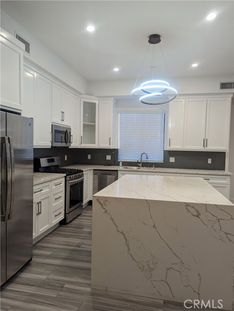 Detail Gallery Image 5 of 18 For 8254 Sharuzi Ln, Northridge,  CA 91325 - 3 Beds | 2/1 Baths