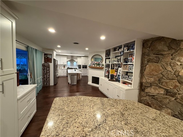 1571 E Palm, Covina CA: https://media.crmls.org/medias/c46da816-6d20-4bf7-a70b-12508bc4c468.jpg