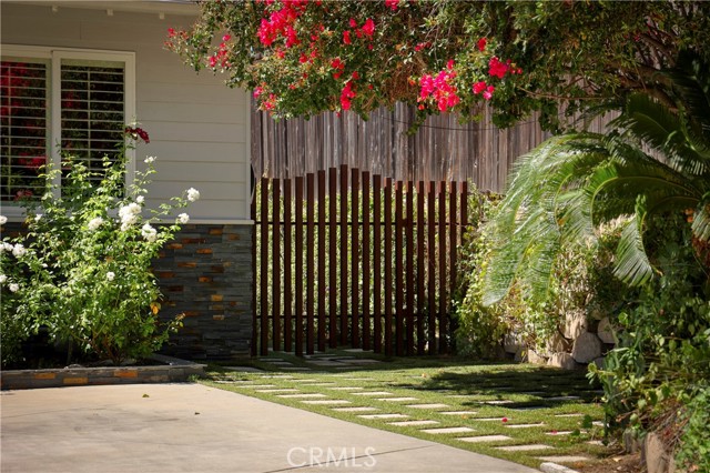 3330 Henrietta Avenue, La Crescenta CA: https://media.crmls.org/medias/c46dcc92-1bc7-4e19-b595-1e0890cc0e5c.jpg