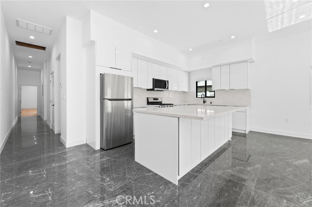 6827 Ranchito Avenue, Van Nuys CA: https://media.crmls.org/medias/c46e8715-ebc5-4c57-93d0-8ada4e0b1a62.jpg