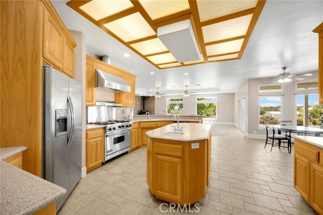 8277 Macron Street, Oak Hills CA: https://media.crmls.org/medias/c46edfea-1796-42ec-ba07-e5f7be339b0c.jpg