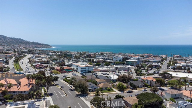 You are in this small micro area where the walkability factor is 11 on a scale of 1-10!!! The Avenues... How prestigious!