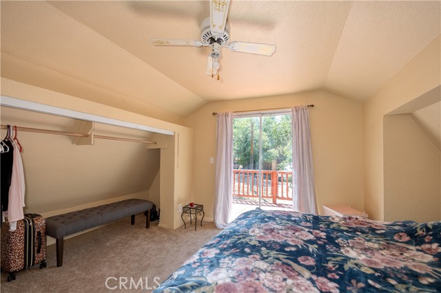 809 San Bernardino Avenue, Sugarloaf CA: https://media.crmls.org/medias/c4710d89-c5f1-422b-8782-e6e1424fcb3d.jpg