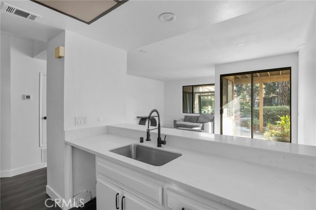 Detail Gallery Image 13 of 23 For 16211 Downey #68,  Paramount,  CA 90723 - 1 Beds | 1 Baths