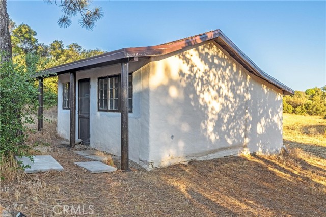 28015 Old Mine Road, Ranchita CA: https://media.crmls.org/medias/c4730379-b7a8-422c-bdae-13ab0d935d79.jpg