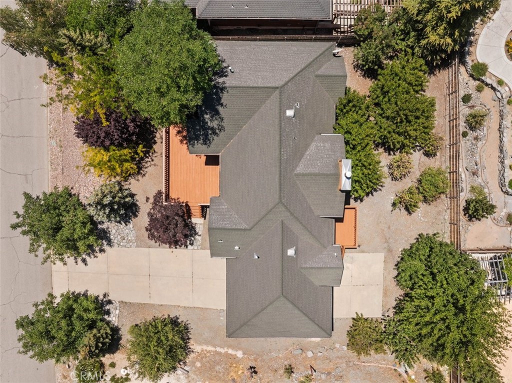 https://media.crmls.org/medias/c4733a4a-af96-4e3c-b15c-8e17afb2e66b.jpg?preset=X-Large