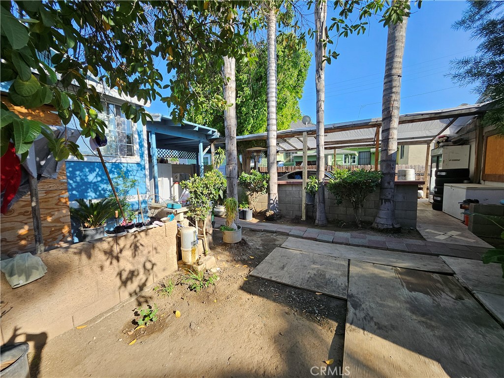 https://media.crmls.org/medias/c4736a69-fb9b-4563-b642-2cba2a961296.jpg?preset=X-Large