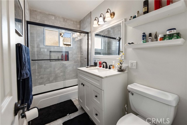 18557 Napa Street, Northridge CA: https://media.crmls.org/medias/c473f7ae-505a-4224-b3d9-695a64c8ebb3.jpg