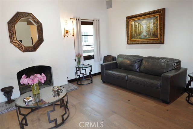 430 Sonora Avenue, Glendale CA: https://media.crmls.org/medias/c474ec8e-755f-4a3e-a3f2-a4b173781b10.jpg