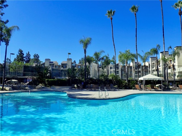 Detail Gallery Image 1 of 1 For 21400 Burbank Bld #201,  Woodland Hills,  CA 91367 - 2 Beds | 2 Baths