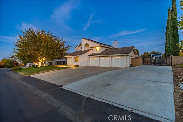 Detail Gallery Image 16 of 60 For 41056 Ridgegate Ln, Palmdale,  CA 93551 - 5 Beds | 3/1 Baths