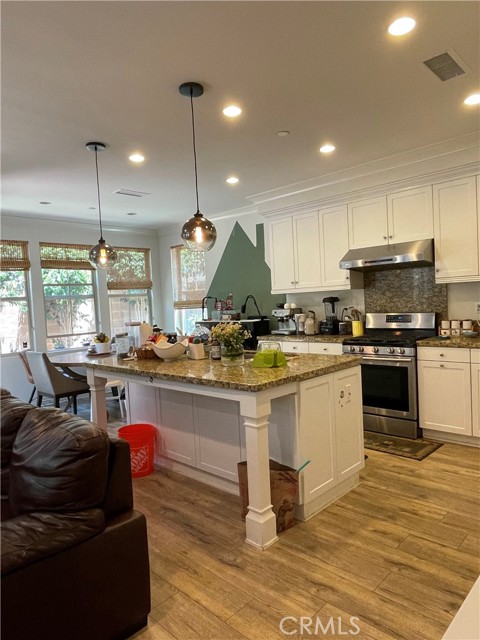 Detail Gallery Image 4 of 20 For 31 Larkfield, Irvine,  CA 92620 - 3 Beds | 2/1 Baths