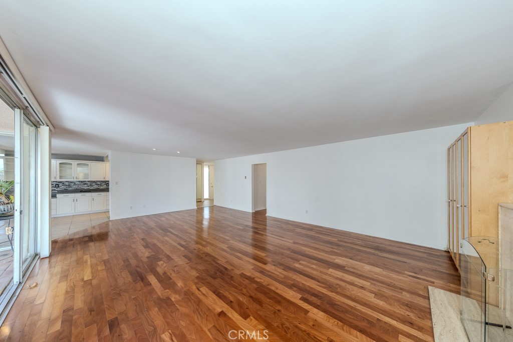 https://media.crmls.org/medias/c476334f-8f2b-41ae-aa0a-b09758e0b409.jpg?preset=X-Large