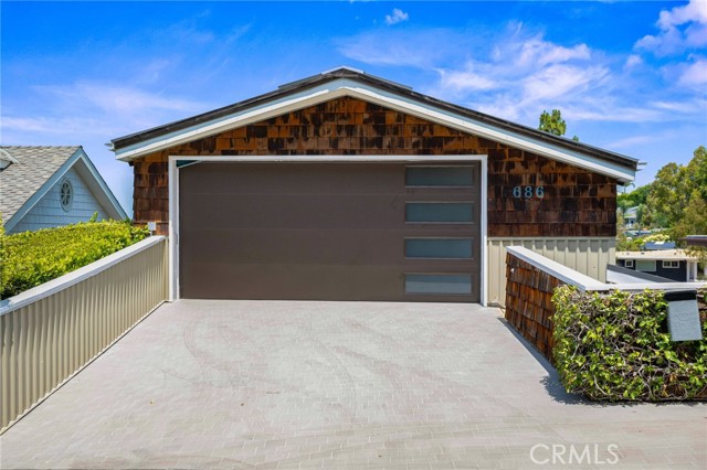 686 Diamond Street, Laguna Beach CA: https://media.crmls.org/medias/c4767480-f77b-4d1c-bb56-d2efb20b3bb7.jpg