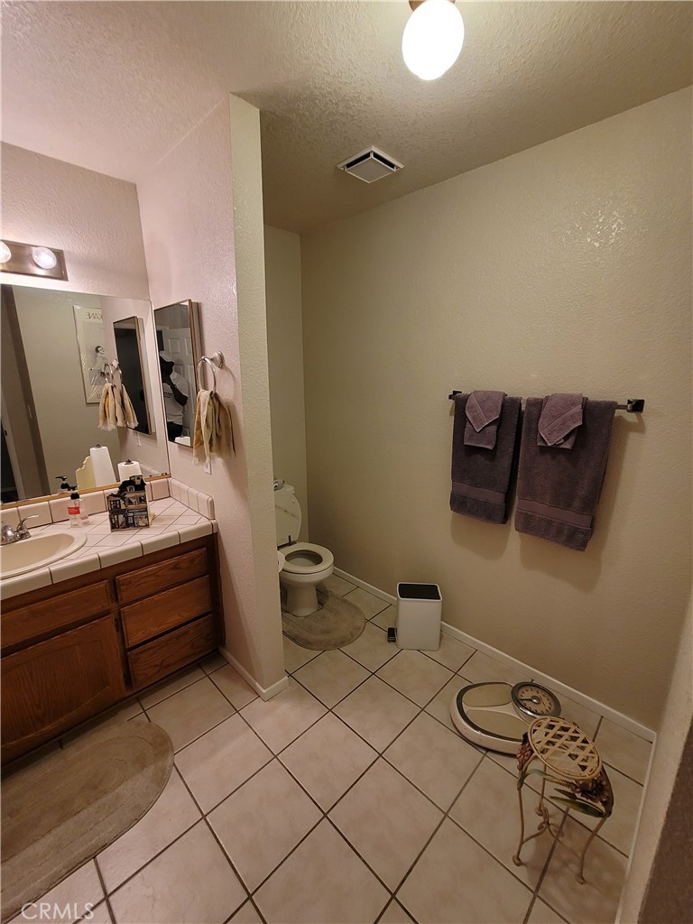 https://media.crmls.org/medias/c4774668-e948-4f3f-9950-657d5ce89f4e.jpg?preset=X-Large