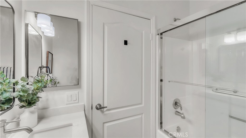 https://media.crmls.org/medias/c47803ae-2251-464e-b026-b26bc3e6bfa1.jpg?preset=X-Large