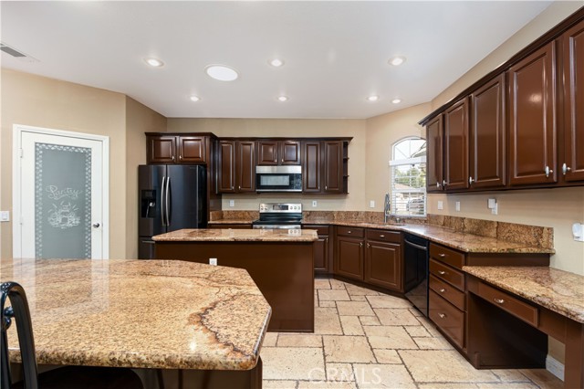 Detail Gallery Image 6 of 40 For 30938 Emperor, Canyon Lake,  CA 92587 - 4 Beds | 3 Baths