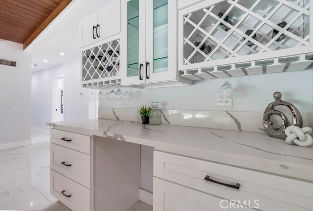 Detail Gallery Image 11 of 21 For 22555 Califa St, Woodland Hills,  CA 91367 - 7 Beds | 7 Baths