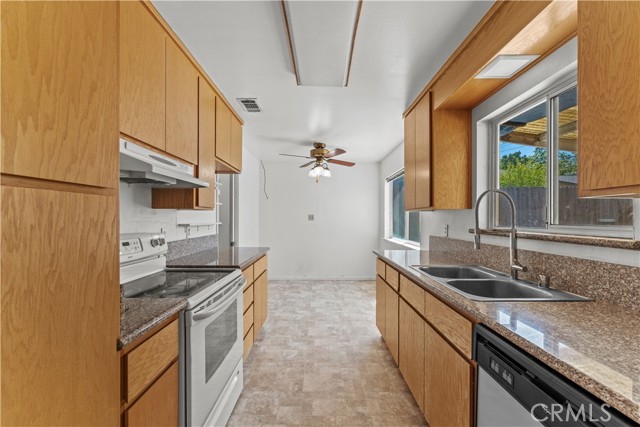 Detail Gallery Image 9 of 24 For 6124 Orsi Cir, Carmichael,  CA 95608 - 4 Beds | 2 Baths