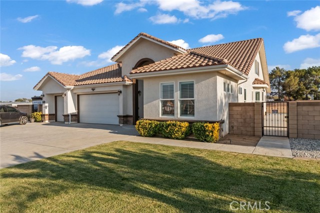 1532 W Avenue N, Palmdale CA: https://media.crmls.org/medias/c47de0f2-c98f-47c6-9324-6524c2e62837.jpg