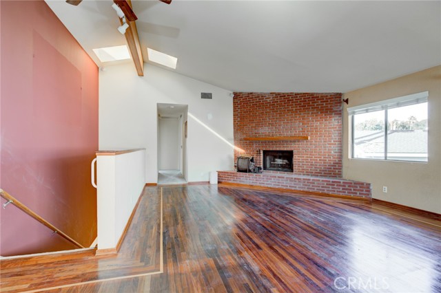 693 19th Street, Manhattan Beach, California 90266, 5 Bedrooms Bedrooms, ,1 BathroomBathrooms,Residential,Sold,19th,SB21194757