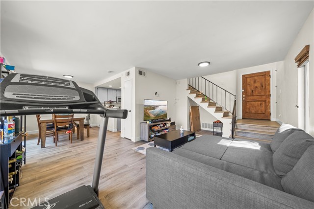 Detail Gallery Image 4 of 26 For 1112 S Cypress, Ontario,  CA 91762 - 2 Beds | 2/1 Baths