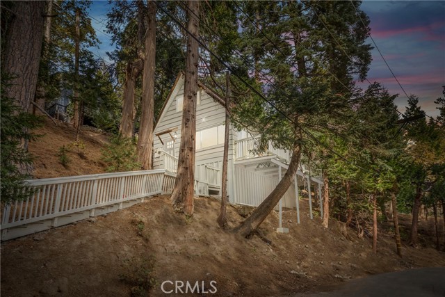 Detail Gallery Image 5 of 33 For 354 Hillside Rd, Lake Arrowhead,  CA 92352 - 2 Beds | 1 Baths