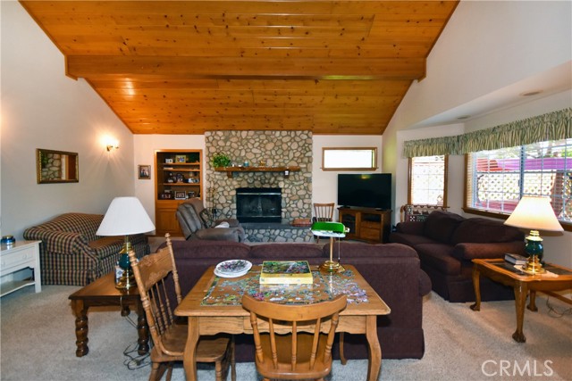 Detail Gallery Image 44 of 72 For 27547 W Shore Rd, Lake Arrowhead,  CA 92352 - 3 Beds | 3/1 Baths