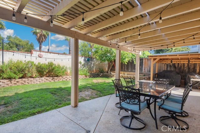 Detail Gallery Image 21 of 29 For 212 Eastpark Ln, Redlands,  CA 92374 - 3 Beds | 2/1 Baths