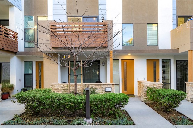 Detail Gallery Image 2 of 31 For 657 Wedge, Costa Mesa,  CA 92627 - 3 Beds | 2/2 Baths