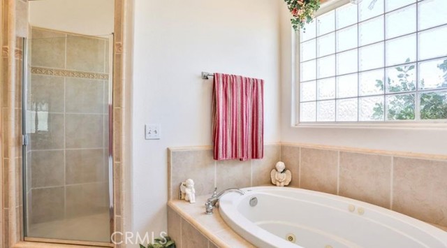 Detail Gallery Image 8 of 11 For 7179 Aster Rd, Oak Hills,  CA 92344 - 3 Beds | 2/1 Baths