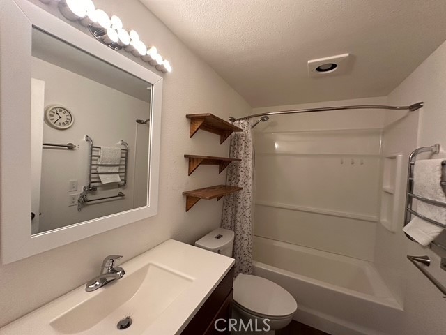 https://media.crmls.org/medias/c4820f79-4667-46a2-91a9-3477fc7dab78.jpg?preset=X-Large