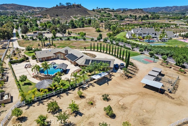 37789 Avenida La Cresta, Murrieta CA: https://media.crmls.org/medias/c482807c-a49a-46ad-8903-8d683e26df8e.jpg