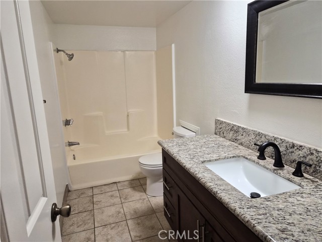Detail Gallery Image 25 of 33 For 7615 Glade Ave #115,  Canoga Park,  CA 91304 - 3 Beds | 2/1 Baths