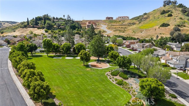 831 Arbor Cir, La Verne CA: https://media.crmls.org/medias/c48333ba-e1a8-4e29-9ea6-a1613af5e1a1.jpg