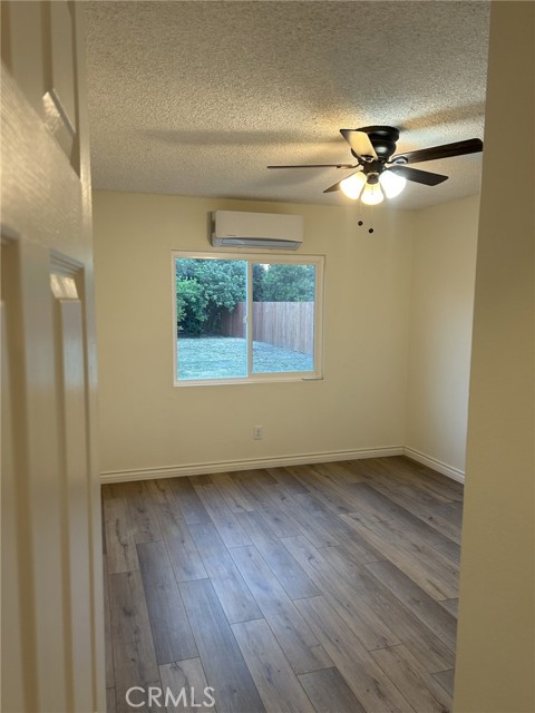 Detail Gallery Image 10 of 27 For 4832 Mitchell Ave, Riverside,  CA 92505 - 2 Beds | 2 Baths