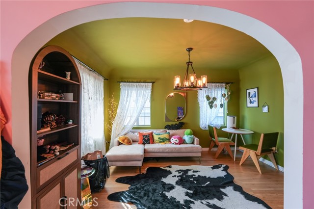 Image 10 of 71 For 1361 Armadale Avenue