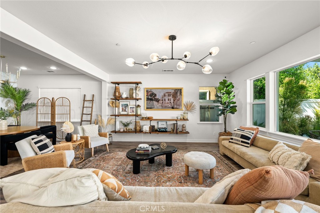 MLS #IV25241232 image #2