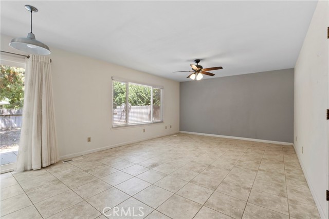 3355 San Fernando Court, Merced CA: https://media.crmls.org/medias/c4844402-27fb-414d-815c-43de6db44e14.jpg