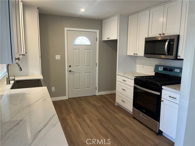 9335 Chimney Rock Lane, El Cajon CA: https://media.crmls.org/medias/c484f0f0-e5f0-4c08-b586-85865af8b722.jpg