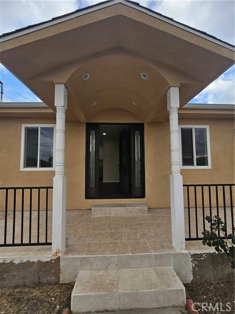 10558 Langmuir Avenue, Sunland CA: https://media.crmls.org/medias/c48558e6-945d-4246-bf9d-20e2063e97a7.jpg